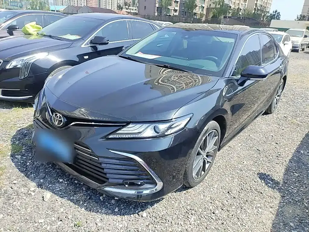 Toyota Camry — фото 1