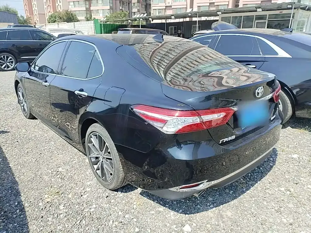 Toyota Camry — фото 10