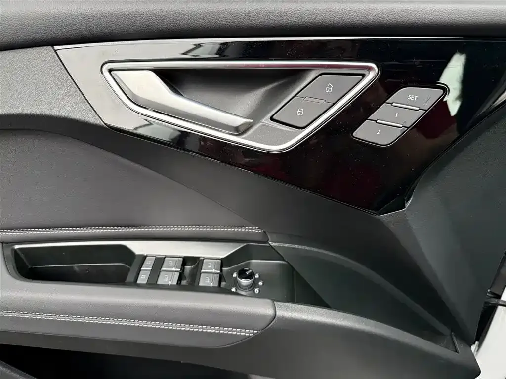 Audi Q4 e-tron — фото 8