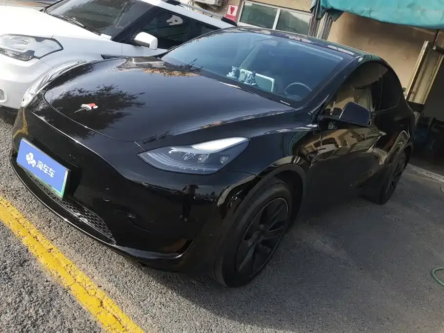 Tesla Model Y — фото 1