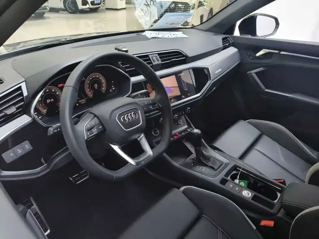 Audi Q3 — фото 7