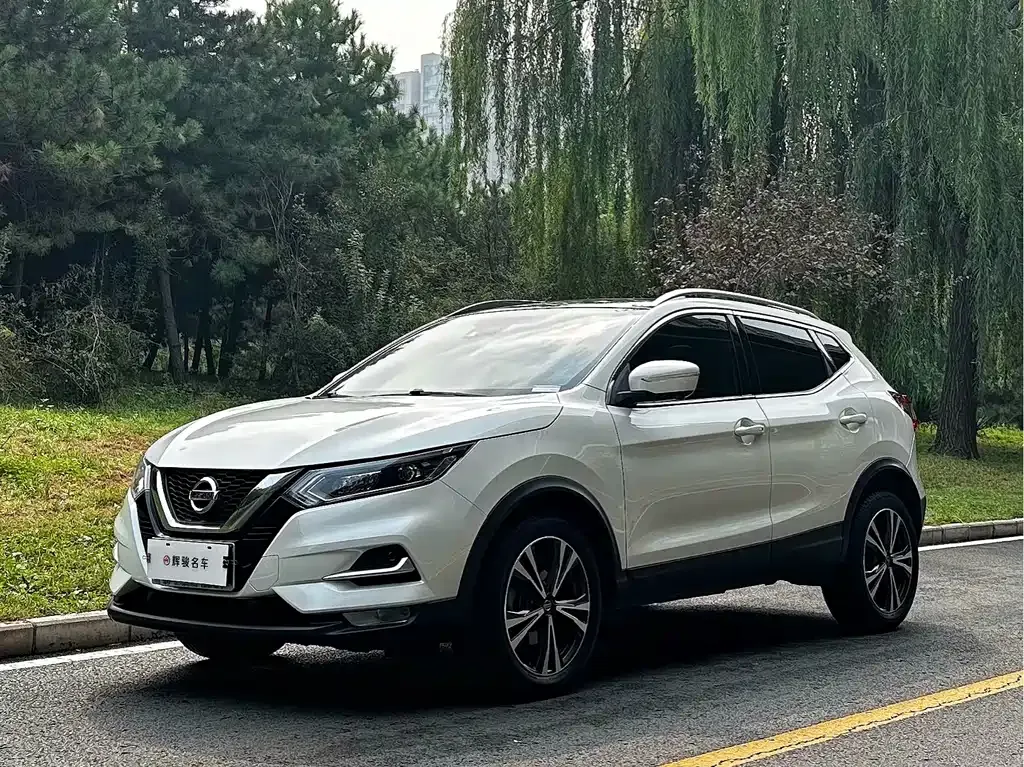 Nissan Qashqai — фото 1