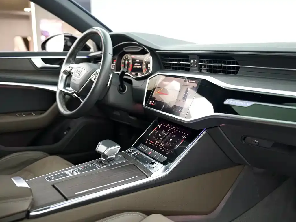 Audi A7L — фото 5