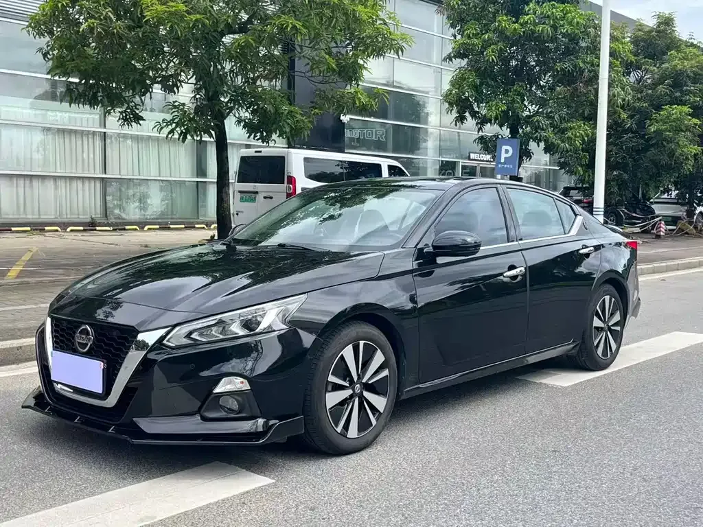 Nissan Teana — фото 1