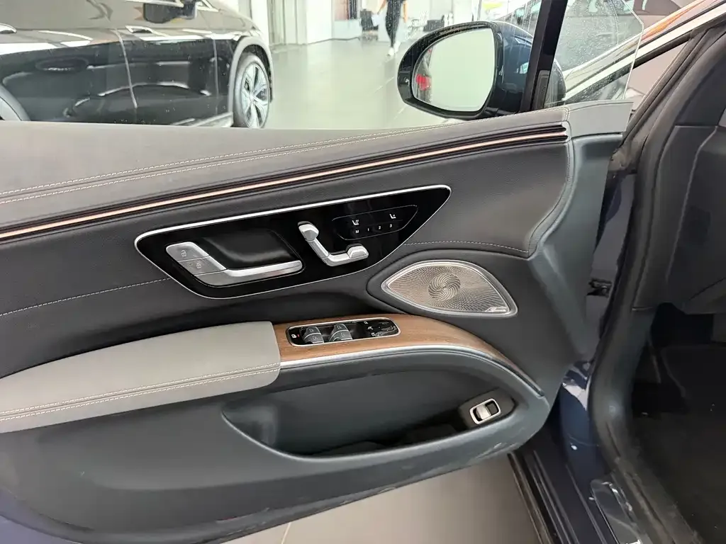 Mercedes-Benz EQS — фото 10