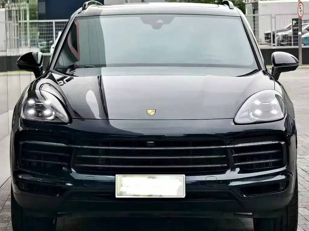 Porsche Cayenne — фото 1