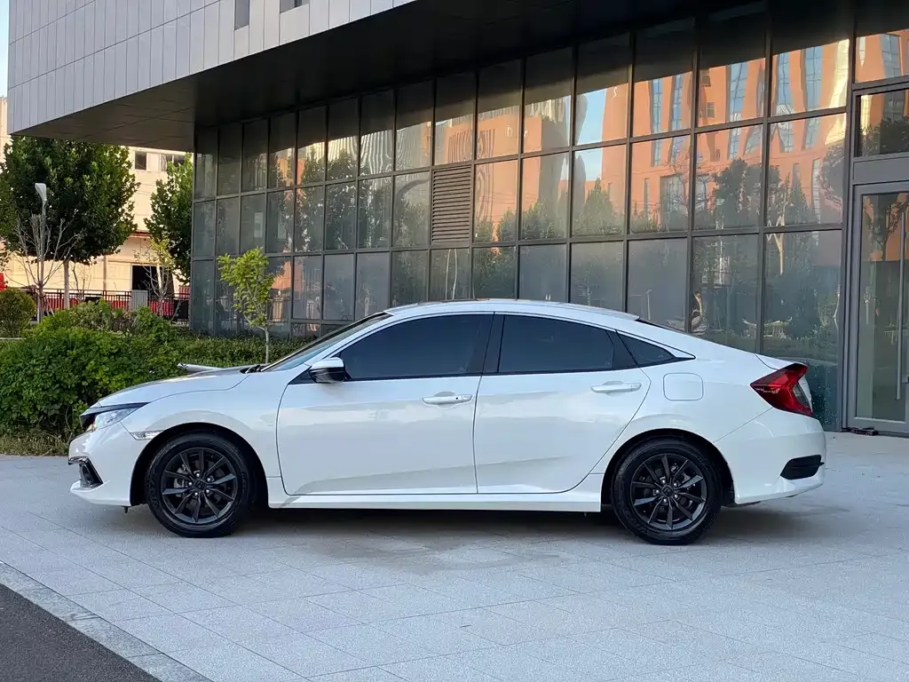Honda Civic — фото 4