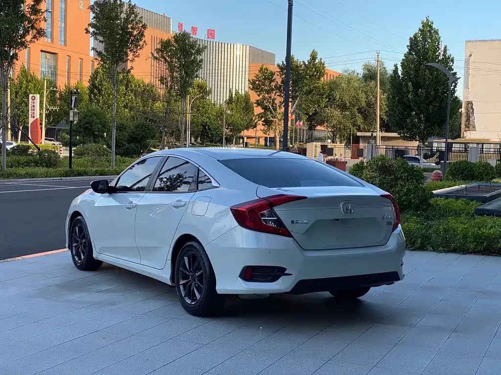 Honda Civic — фото 8