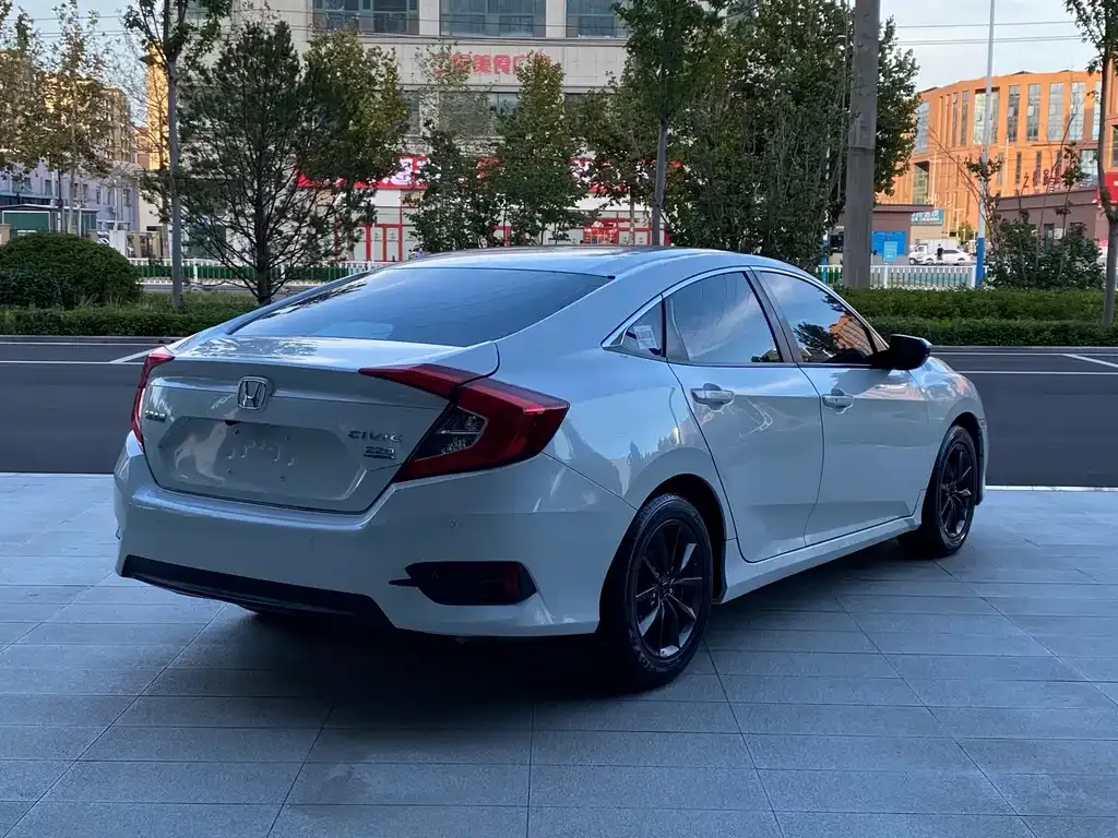 Honda Civic — фото 10