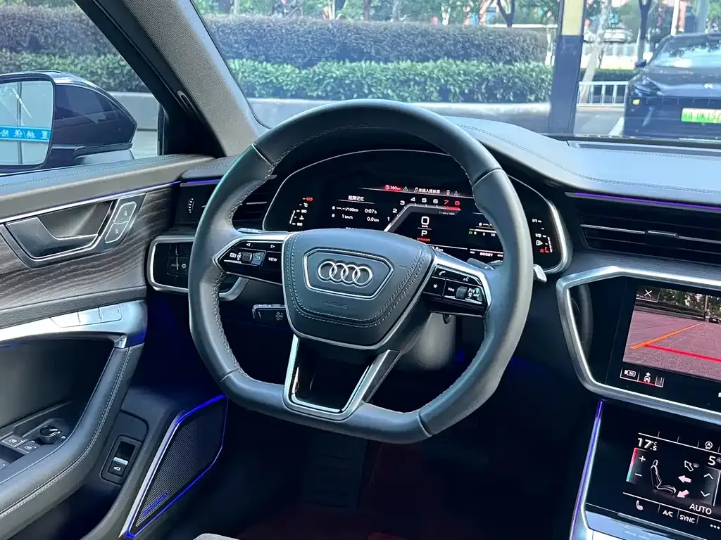 Audi A6L — фото 10