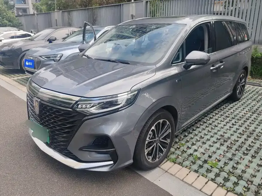 Roewe iMAX8 — фото 1