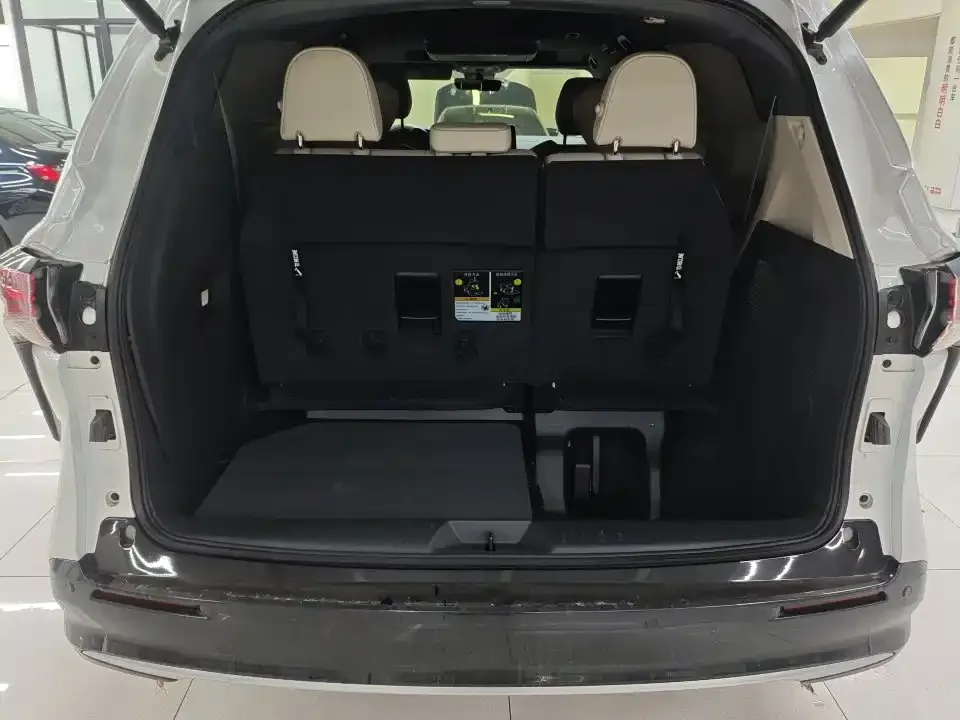 Toyota Sienna — фото 2