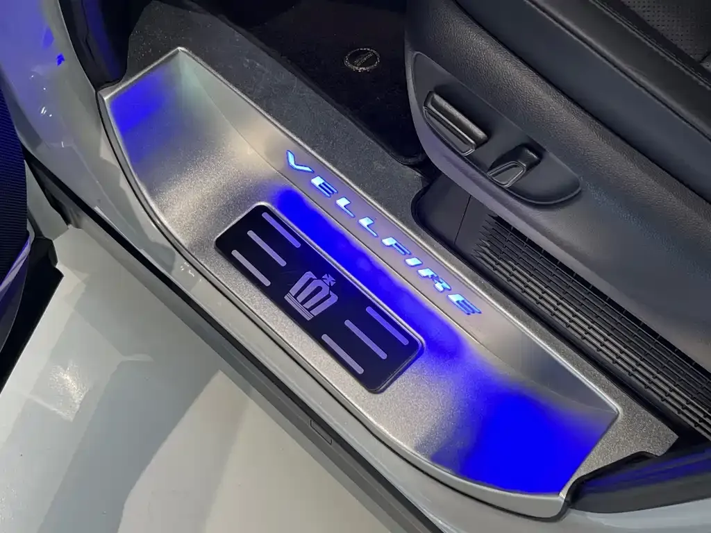 Toyota Vellfire — фото 9