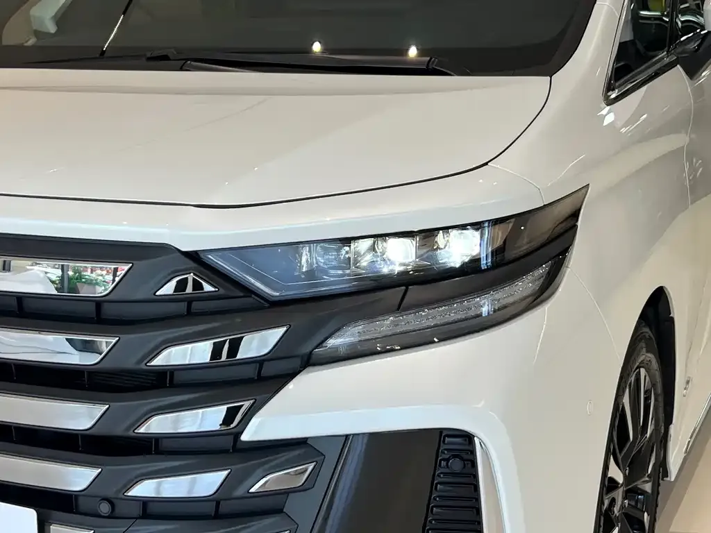 Toyota Vellfire — фото 8