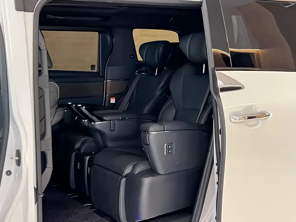 Toyota Vellfire — фото 3