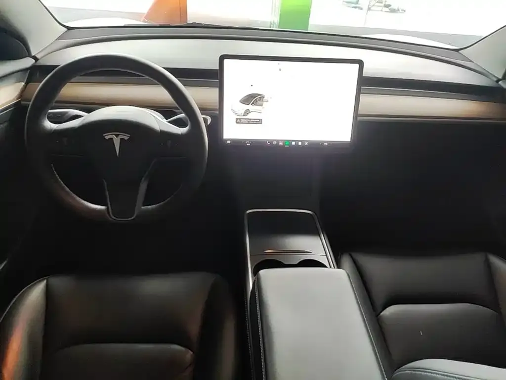 Tesla Model 3 — фото 8