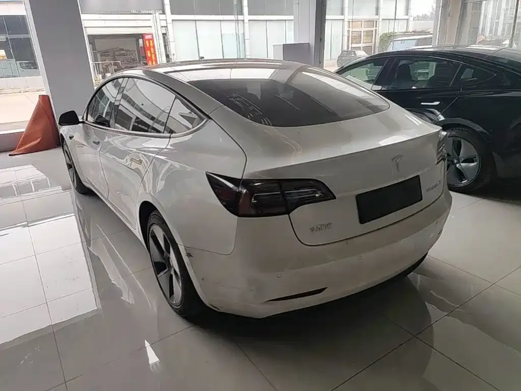 Tesla Model 3 — фото 9