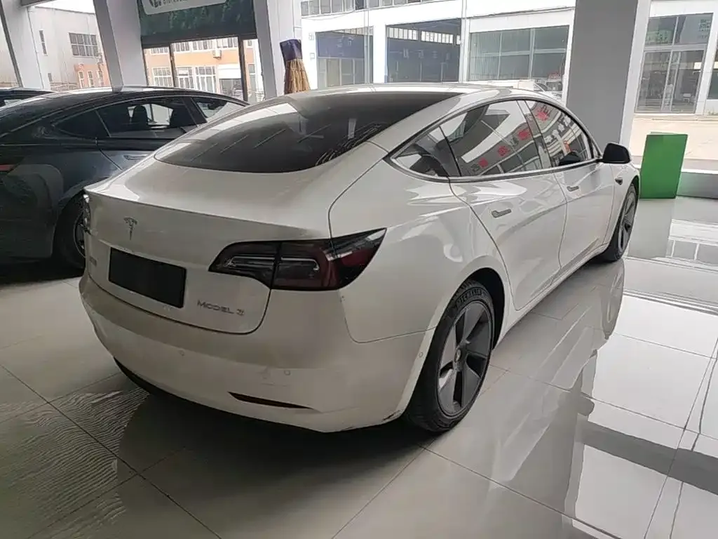 Tesla Model 3 — фото 5
