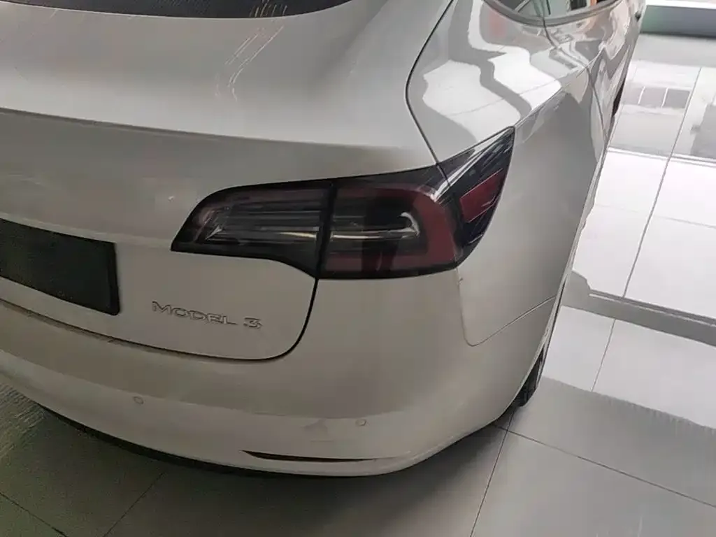 Tesla Model 3 — фото 4