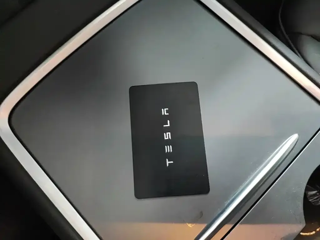 Tesla Model 3 — фото 2