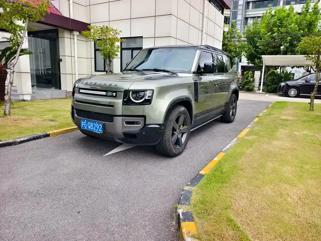 Land Rover Defender — фото 1