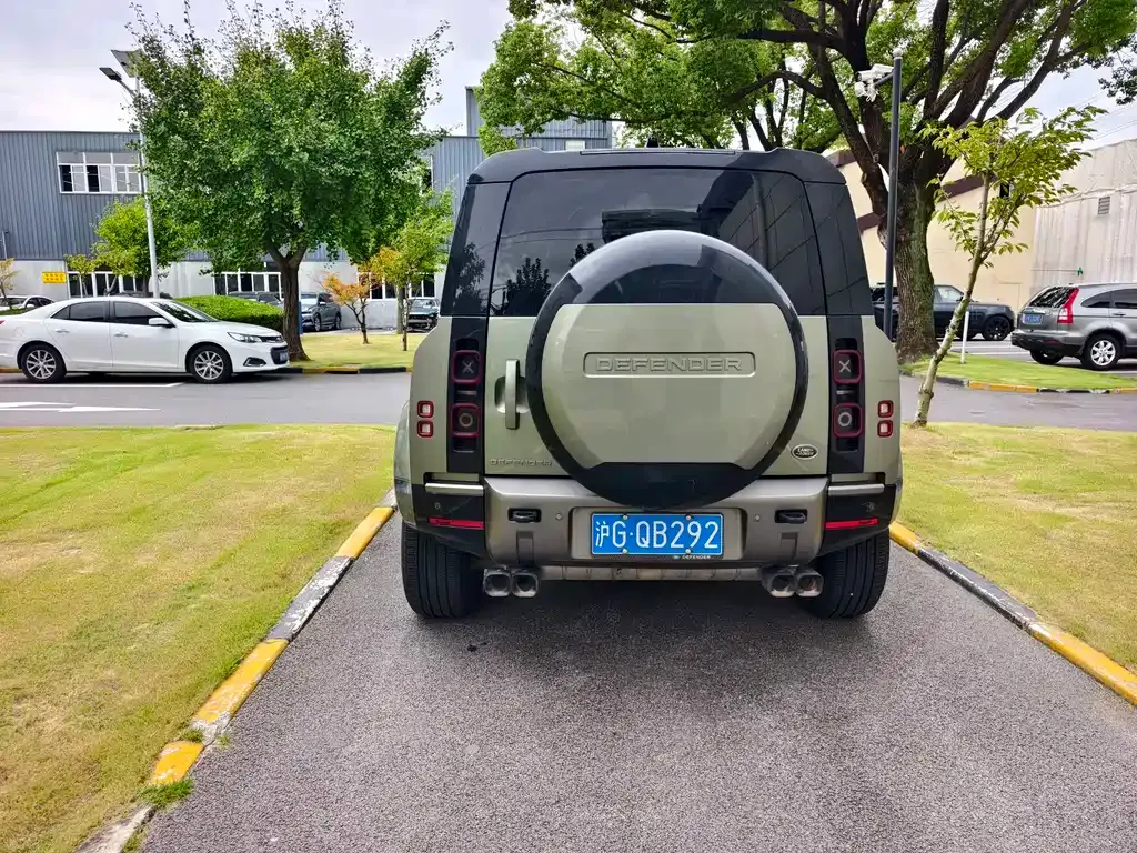 Land Rover Defender — фото 10
