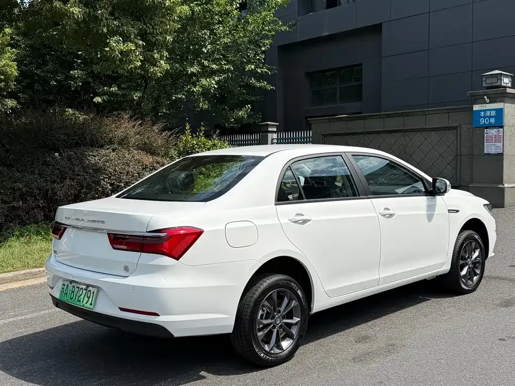 BYD Qin NEV — фото 9