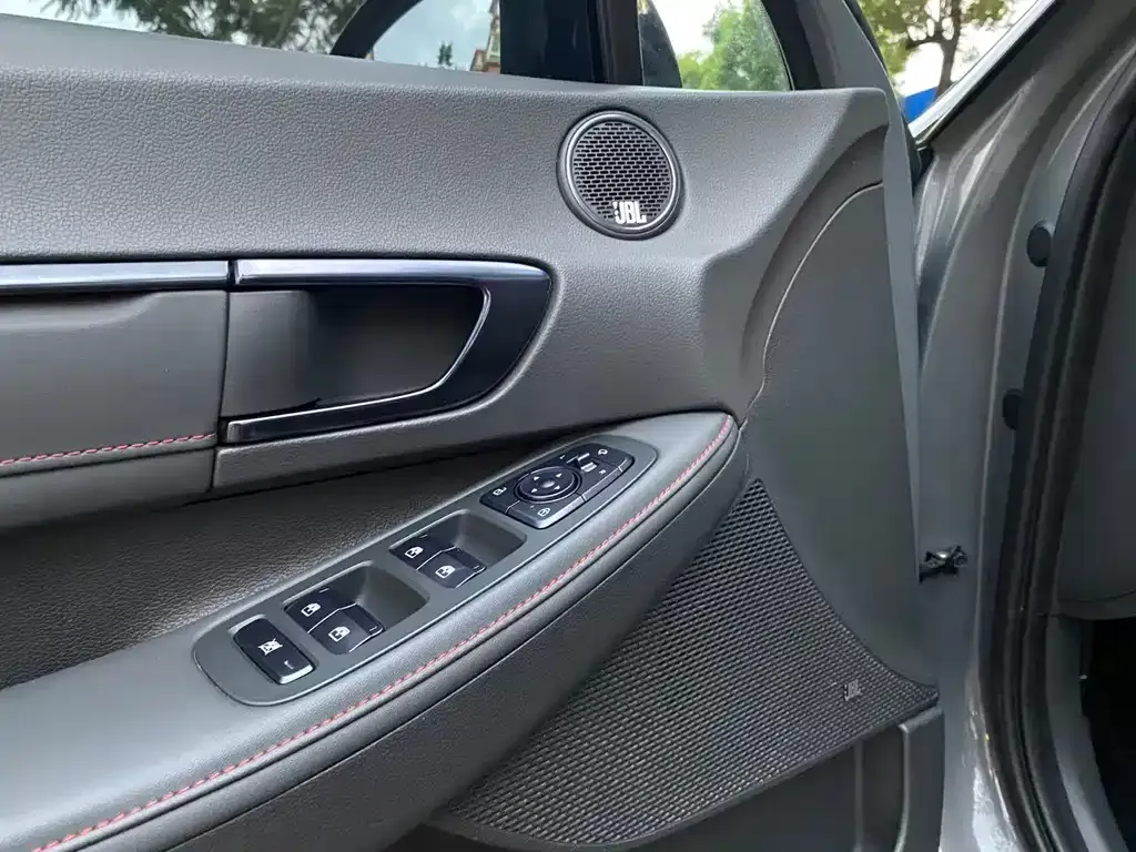 Hyundai Sonata — фото 6