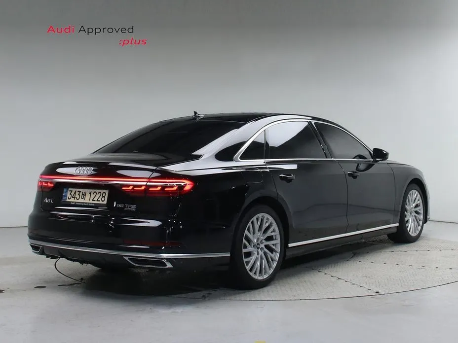 Audi A8 — фото 9