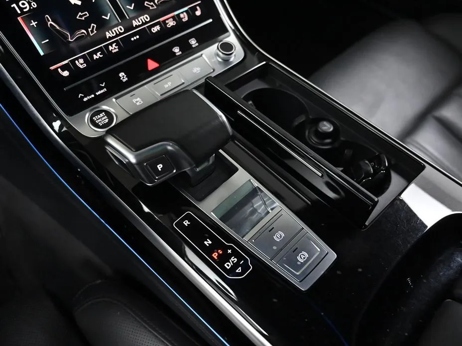 Audi A8 — фото 4