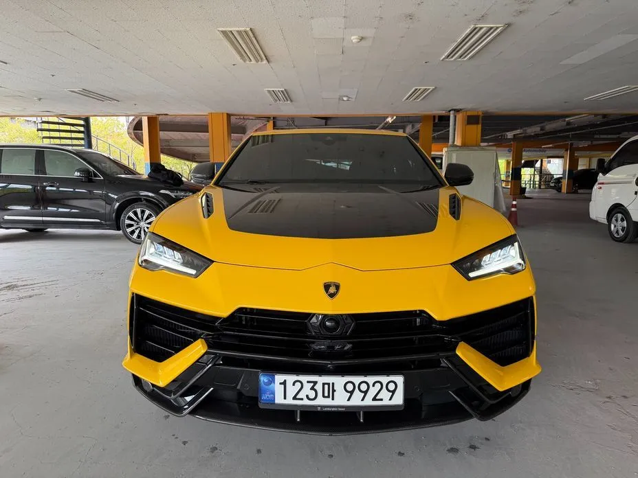 Lamborghini Urus — фото 1