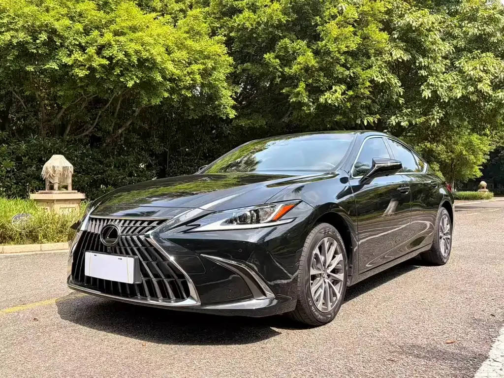 Lexus ES — фото 1