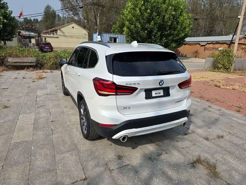 BMW X1 — фото 10