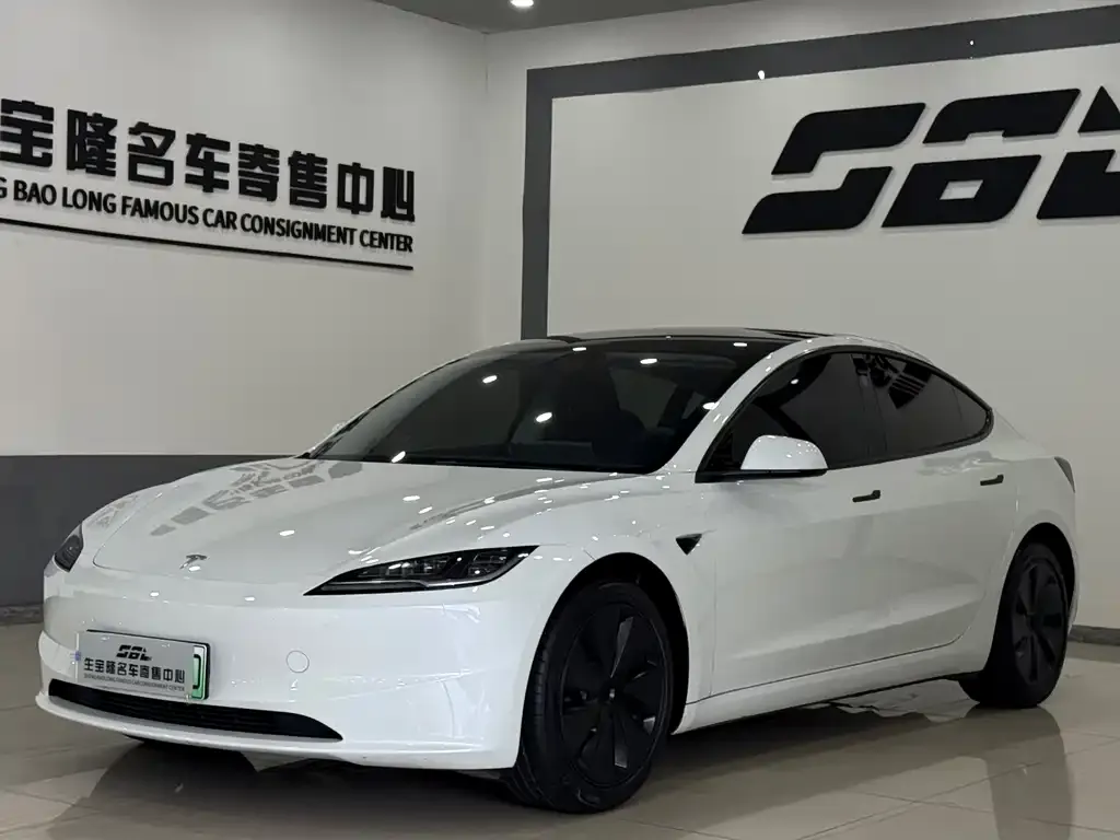 Tesla Model 3 — фото 1