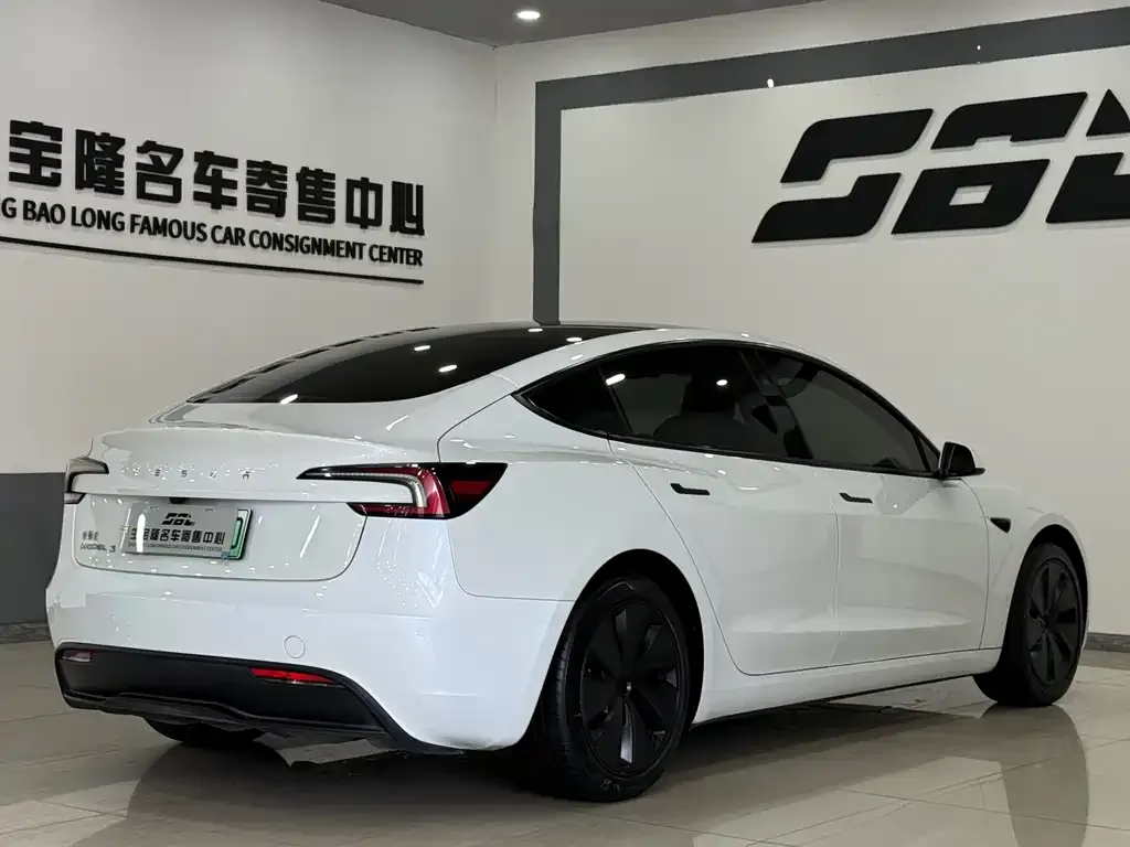 Tesla Model 3 — фото 10