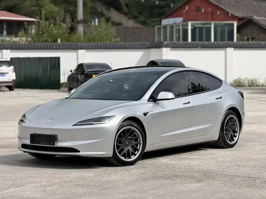 Tesla Model 3 — фото 7