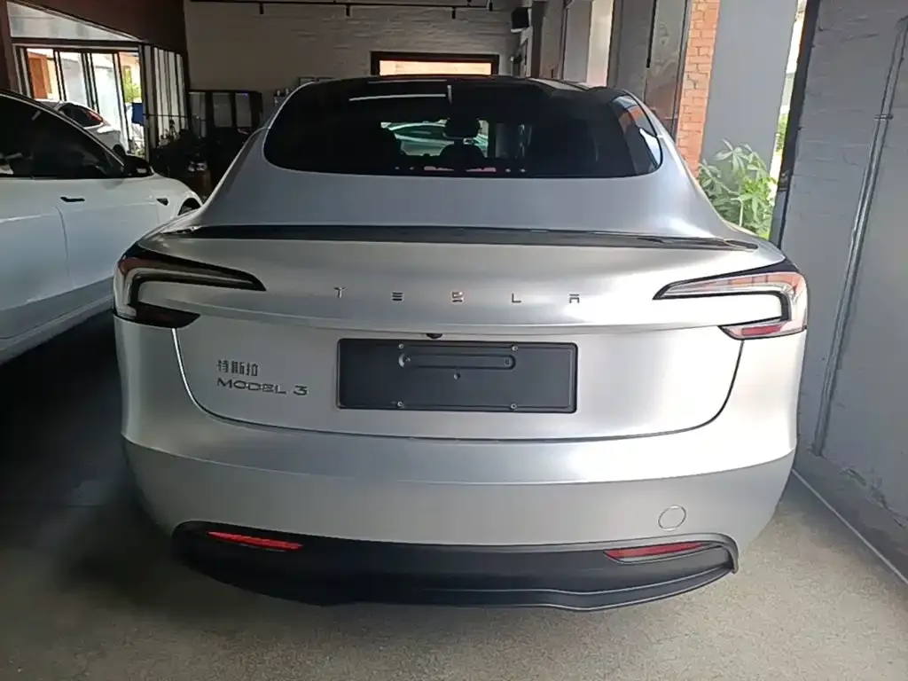 Tesla Model 3 — фото 4