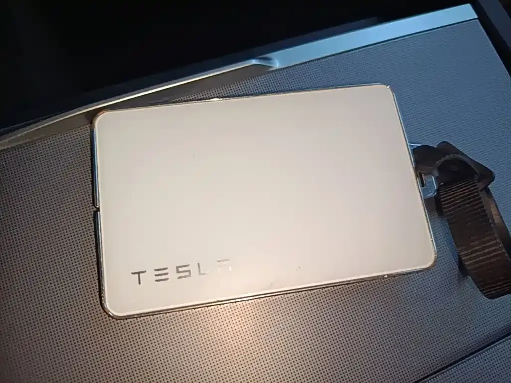 Tesla Model 3 — фото 9