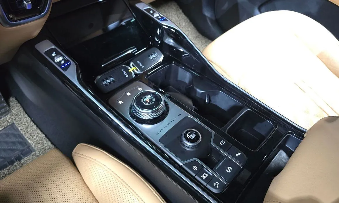 Kia Sorento — фото 8