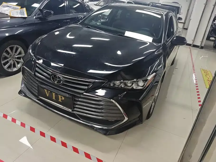 Toyota Avalon — фото 1
