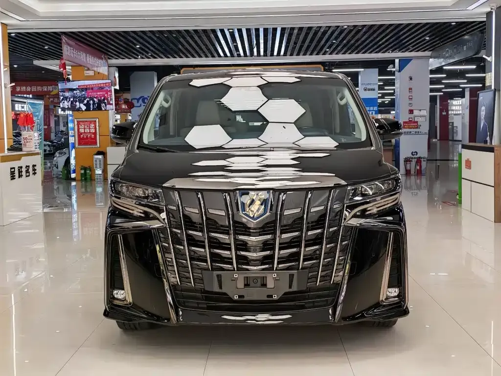 Toyota Alphard — фото 9