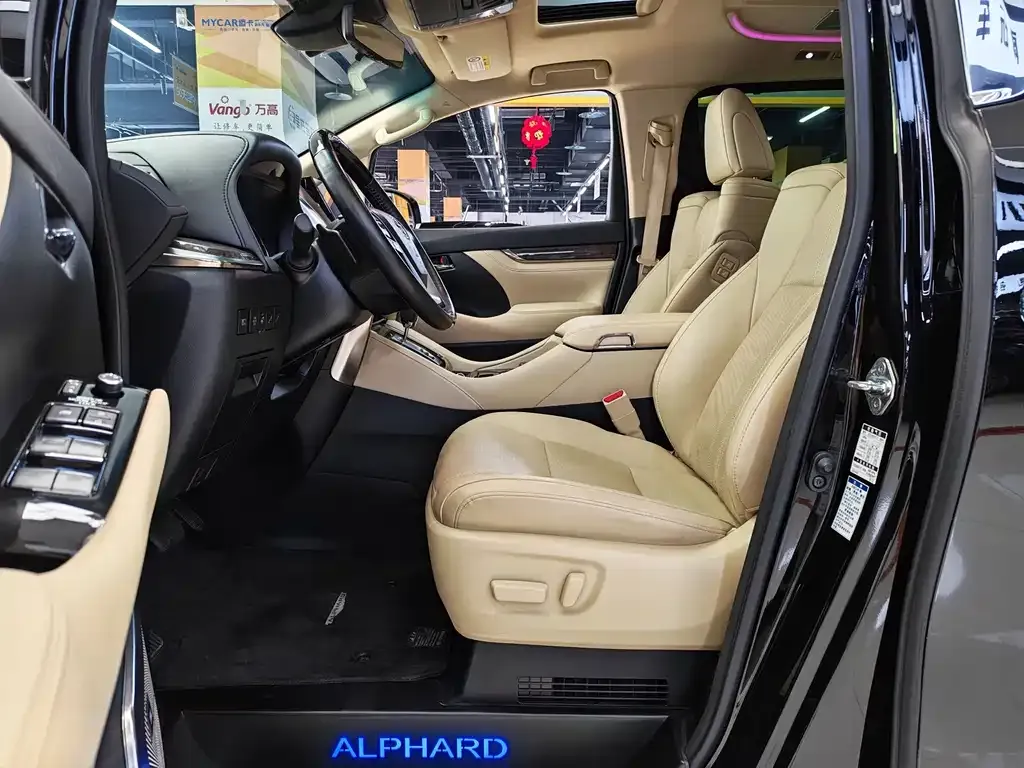 Toyota Alphard — фото 7