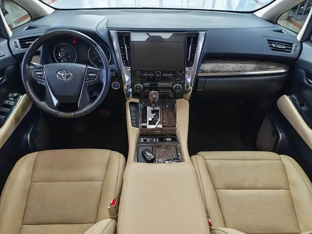 Toyota Alphard — фото 8