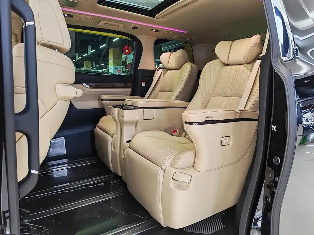 Toyota Alphard — фото 6