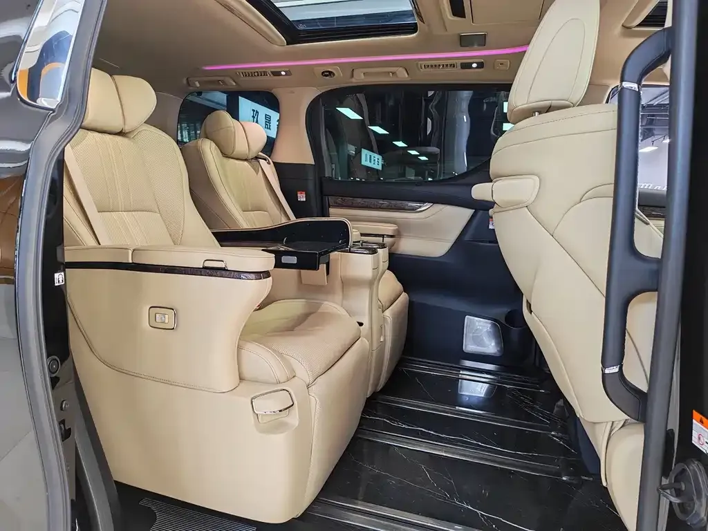 Toyota Alphard — фото 2