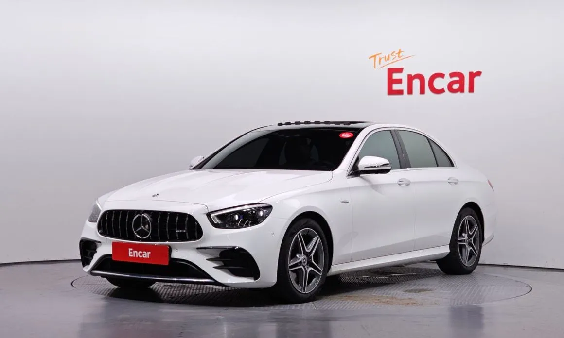 Mercedes-Benz E-Class — фото 1