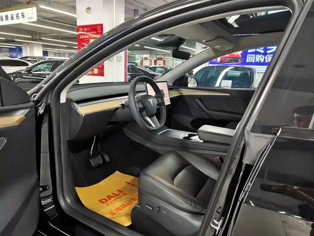 Tesla Model Y — фото 3