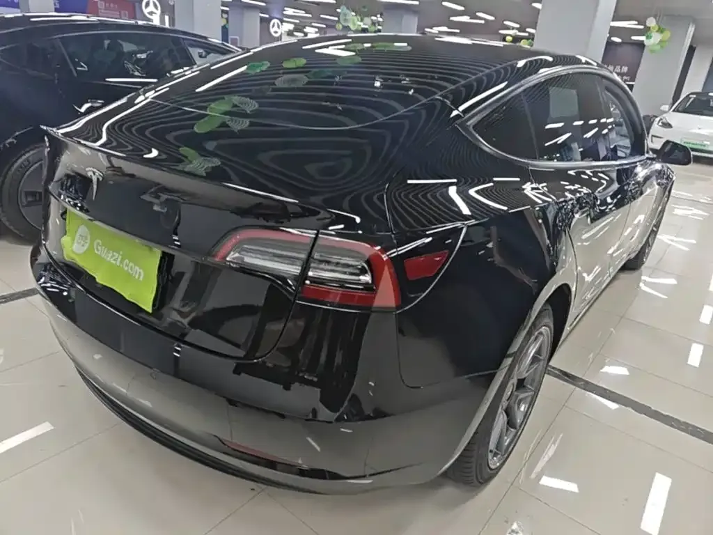 Tesla Model 3 — фото 5