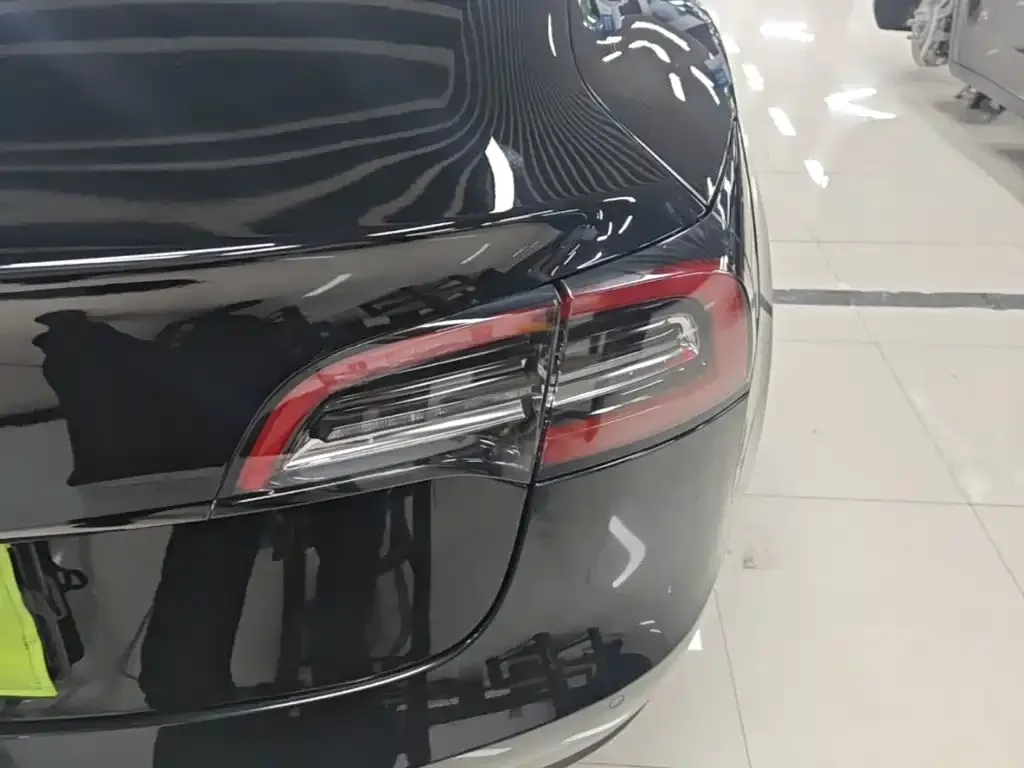 Tesla Model 3 — фото 3