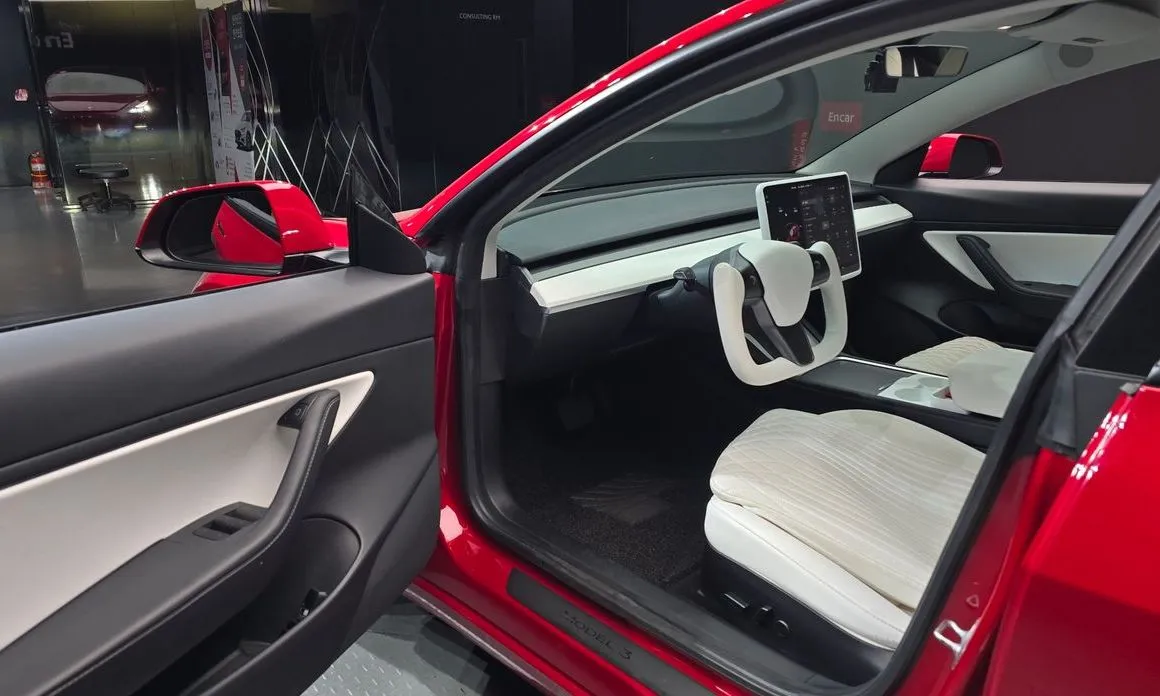 Tesla Model 3 — фото 10